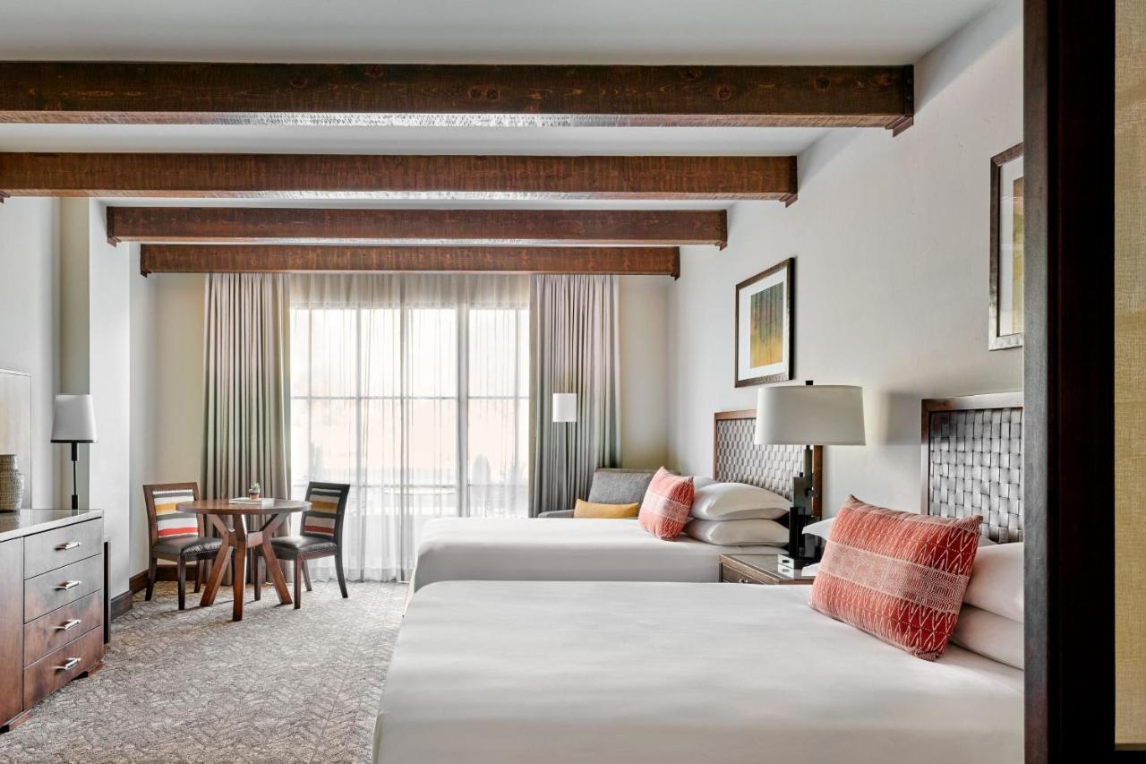 Queen Room with Canyon View and Balcony - Mobility/Hearing Accessible with Roll-In Shower